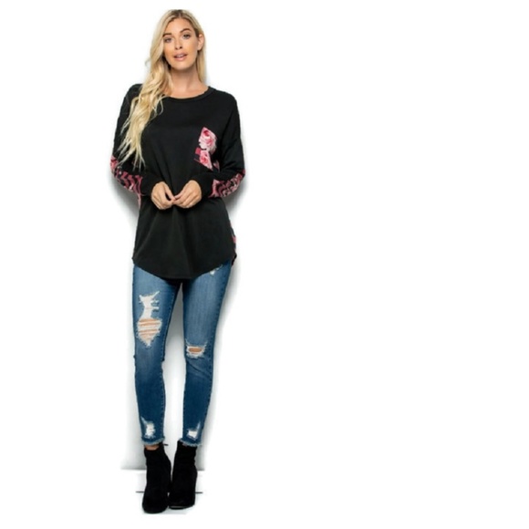 Floral Contrast Long Sleeve Top w/ Front Pocket - Picture 2 of 8